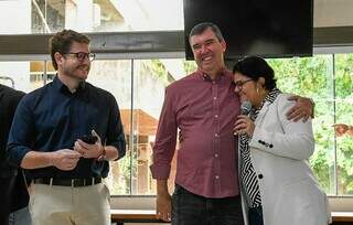 Da esquerda para a direita: secretário estadual de Administração, Frederico Felini; governador Eduardo Riedel e secretária estadual Assistência Social e dos Direitos Humanos, Patrícia Cozzolino (Foto: Paulo Fernandes/Sead)