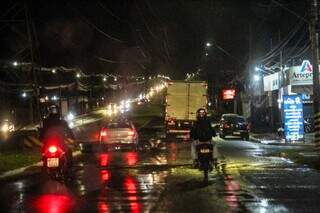 Chuva leve foi registrada na Avenida Guaicurus, região do Bairro Universitário. (Foto: Juliano Almeida)