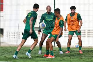 Jogadores do Fluminense em treino com bola (Foto: Marcelo Gonçalves/FFC)