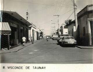 Foto histórica da Rua Visconde de Taunay, em Paranaíba. (Foto: Memórias de Paranaíba)