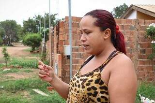 Auxiliar ambiental, Adrieli Ferreira, lamenta a escolha do local de construção (Foto: Henrique Kawaminami)