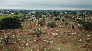 Imagem mostra Cemitério Santo Amaro vista do alto (Foto: Jairton Bezerra)