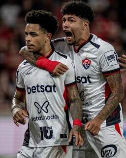 Matheusinho comemora gol decisivo. (Foto: Victor Ferreira/Vitória)