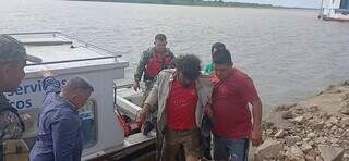 Homem que foi baleado na coxa chegando no Furte Olimpo (Foto: Reprodução ABC)