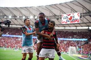 Gabigol comemora segundo gol no gramado do Maracanã. (Foto: Marcelo Cortes/Flamengo)