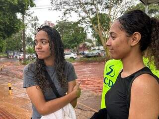 Caroline e Taís Azevedo, de 18 anos, perderam a prova neste domingo. (Foto: Fernanda Palheta)