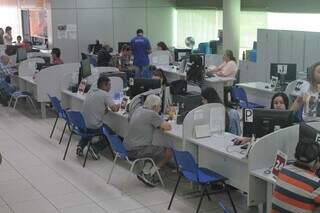 Primeiro dia tem atendimento rápido na Central do Cidadão (Foto: Marcos Maluf)