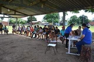 População da aldeia indígena Tomázia, no primeiro dia da força-tarefa. (Foto: Reprodução/JEF)