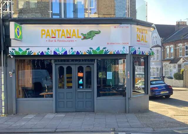 H&aacute; 1 ano, esquina de Londres tem bar que homenageia o Pantanal