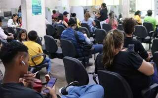 Candidatos aguardando serem atendidos em outras edições do feirão (Foto: Luiz Volney/Funtrab)