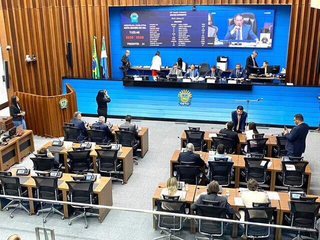 Deputados no plenário da Assembleia Legislativa, durante sessão ordinária. (Foto: Reprodução/Alems)