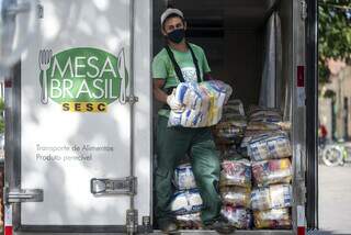 Alimentos não perecíveis de programa do Sesc para doação (Foto: Divulgação/Sesc)