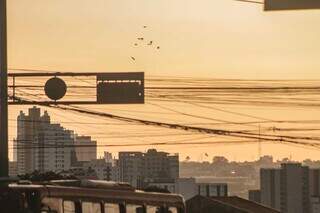 Céu aberto nesta manhã em Campo Grande (Foto: Marcos Maluf)