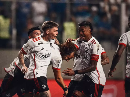 Flamengo vence Cruzeiro e mantém vaga no G4 do Brasileirão