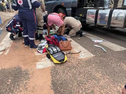  Ciclista que teve perna esmagada por carreta morre no hospital