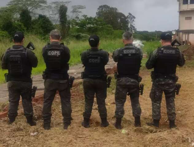 Ap&oacute;s muro cair, pres&iacute;dio de Ponta Por&atilde; usa placas de metal para isolar local