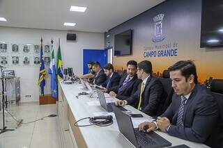 Auditores e presidente do TJD em sessão na Câmara Muncipal (Foto: Enryck Sena)