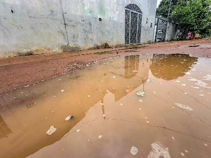 Rua sem asfalto no Dom Antônio é dor de cabeça para moradores em dias de chuva