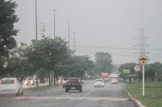 Chuva registrada ontem na Avenida Ministro João Arinos (Foto: Marcos Maluf) 