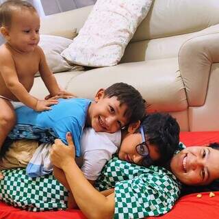 Karen com os filhos Samuel, Isaac e Benjamin (Foto: Arquivo Pessoal)