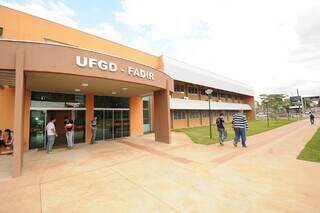 Fachada da Faculdade de Direito e Relações Internacionais da UFGD (Foto: Divulgação)