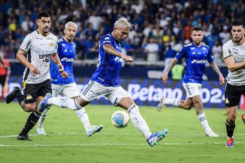 Com Cássio decisivo, Cruzeiro de Diniz vence a primeira no Brasileiro