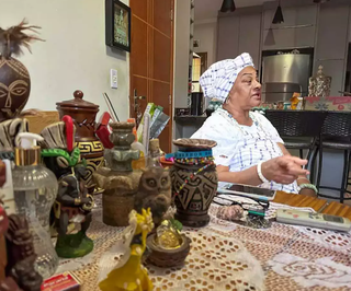 Mãe Solange é uma das baianas de acarajé reconhecidas em Campo Grande. (Foto: Arquivo/Marcos Maluf)