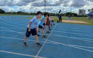 Competidores se preparam para correr (Foto: Divulgação Semed)