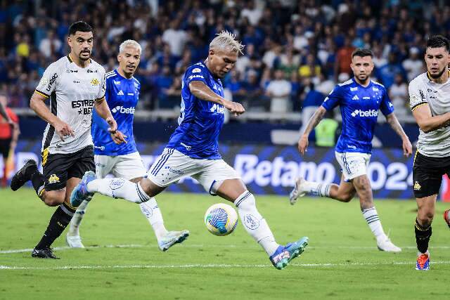 Com C&aacute;ssio decisivo, Cruzeiro de Diniz vence a primeira no Brasileiro