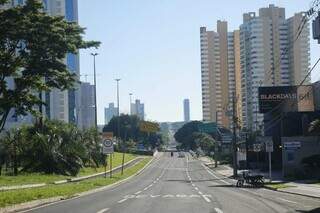 Vista do céu a partir da Avenida Afonso Pena, em Campo Grande (Foto: Paulo Francis)