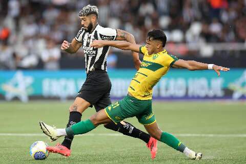 Botafogo empata em casa e Corinthians triunfa neste sábado 