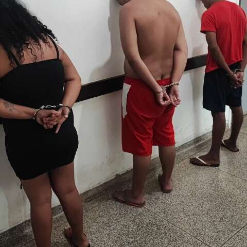 Grupo &eacute; preso suspeito de raptar e roubar vendedora de roupas