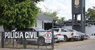 Fachada da delegacia de Corumbá onde caso foi registrado neste domingo (Foto: Diário Corumbaense)