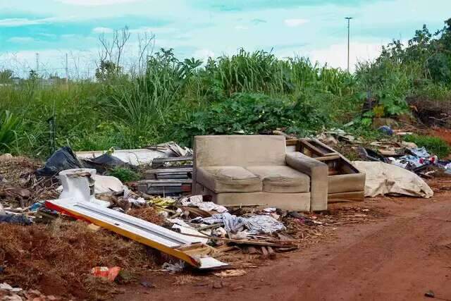 Prefeitura d&aacute; &lsquo;ultimato&rsquo; e faz for&ccedil;a-tarefa para prender quem jogar lixo na rua 