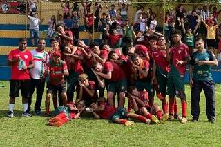 Jogadores da Portuguesa comemorando classificação para a semifinal (Foto: Dani Mugarte/Portuguesa)