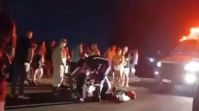 Nas Moreninhas, jovem bate moto em meio-fio e morre 