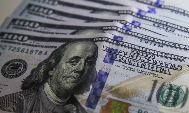 D&oacute;lar sobe para R$ 5,77 com atraso em pacote de corte de gastos