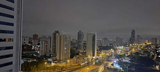 Céu nublado é visto nos altos da Avenida Afonso Pena, em Campo Grande. (Foto: Maristela Brunetto)