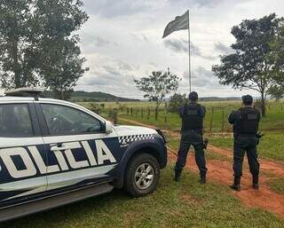 Propriedade segue com policiamento (Foto: Direto das Ruas)