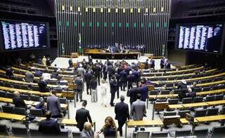 Parlamentares na sessão do Plenário desta terça-feira (12). (Foto: Mário Agra/Câmara dos Deputados)