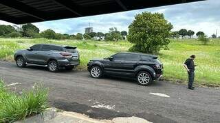 Carros apreendidos durante a ação dos policiais (Foto: Divulgação/PF)