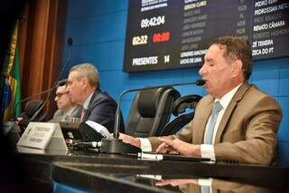 Mesa Diretora da Assembleia Legislativa de Mato Grosso do Sul na sessão ordinária desta terça-feira (12) (Foto: Reprodução)