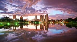 Lago do Parque das Nações Indígenas, em Campo Grande, um dos locais mais visitados pelos turistas (Foto: Mário Hada)