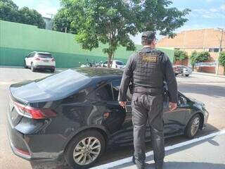 Gaeco durante mandado de busca e apreensão nesta manhã em Coxim (Foto: Direto das Ruas)