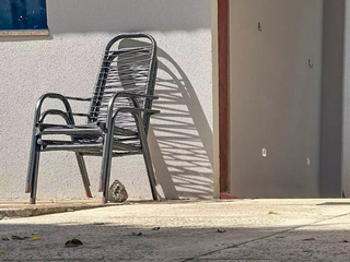 Varanda da casa das vítimas onde o crime aconteceu na madrugada deste domingo. (Foto: Marcos Maluf)