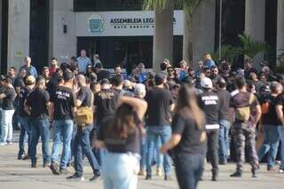 Protesto realizado pelos policiais civis em frente à Assembleia, no dia 29 de agosto (Foto: Marcos Maluf)