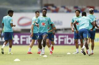 Jogadores da seleção brasileira em treino físico (Foto: Rafael Ribeiro/CBF)