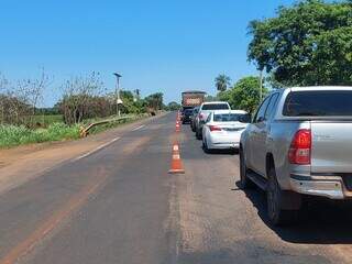 Trecho congestionado na BR-262, neste feriado (Foto: Jairton Bezerra)