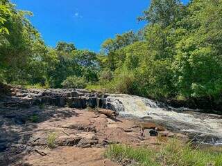 Uma das cachoeiras dentro das Furnas do Dionísio, destino procurado por turistas (Foto: Arquivo/Marcos Maluf) 