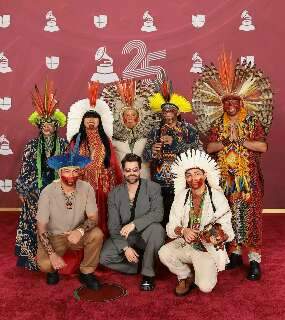 Brô Mc's se apresentam no Grammy Latino ao lado de Alok